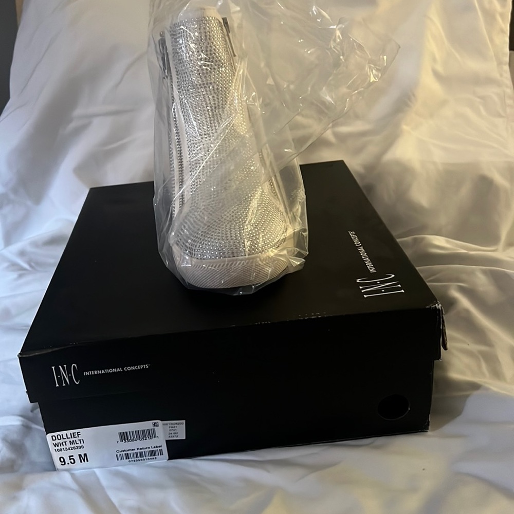 Size 9.5 White International concept bling gym shoe wedges